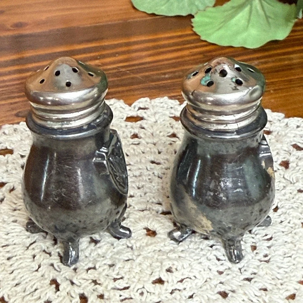 Unbranded Salt & Pepper Shakers Silver Good Vintage Footed Crest